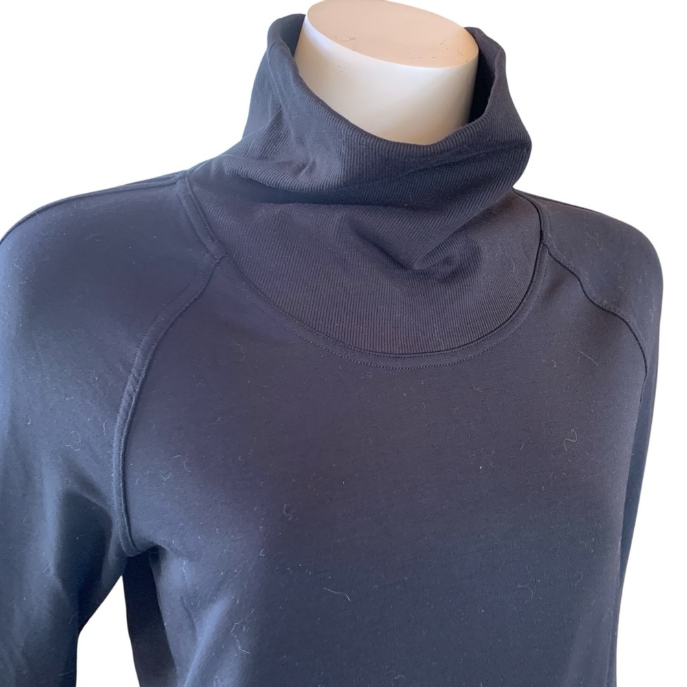 Lululemon funnel neck pullover size 6
